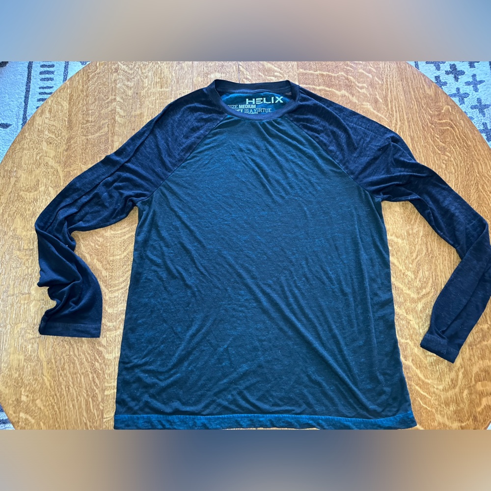 Men’s Helix  Long Sleeve T-Shirt Size Medium Thin Shirt